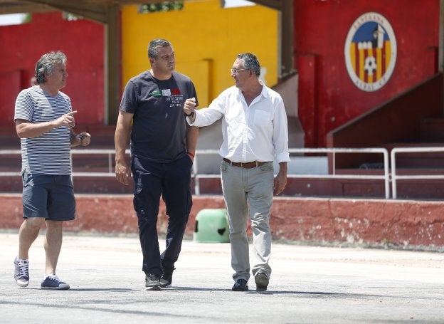 Ricardo Blasco, Sergio Ballesteros y Víctor Santamaría analizan las obras del campo Pepe Paredes