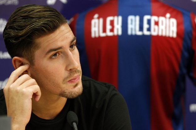 Álex Alegría, durante su presentación ayer en el Ciutat.