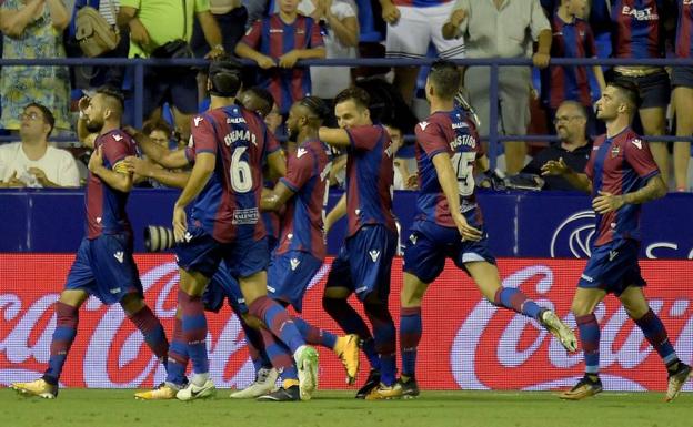 Morales celebra el gol de la victoria ante el Villarreal