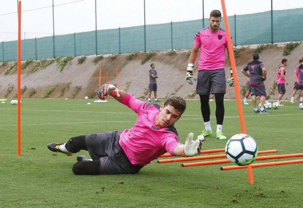 Raúl Fernández, durante un entrenamiento. / levante ud