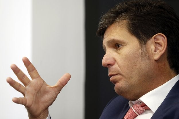Mateo Alemany gesticula durante la entrevista
