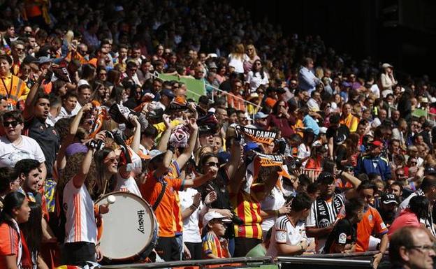 Aficionados en Mestalla