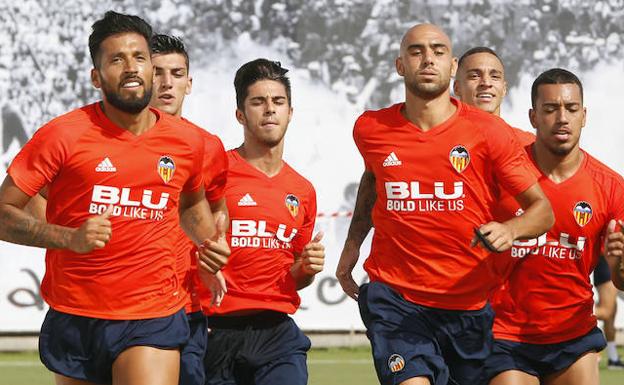 Garay durante un entrenemiento de pretemporada