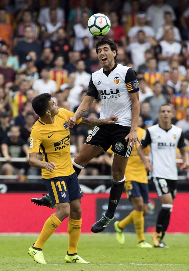 Dani Parejo en el partido contra el Atlético de Madrid./AFP
