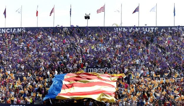 La grada del Ciutat de València, abarrotada en el derbi de ayer.