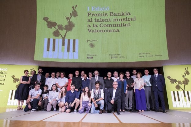 Imagen de grupo de todos los premiados.