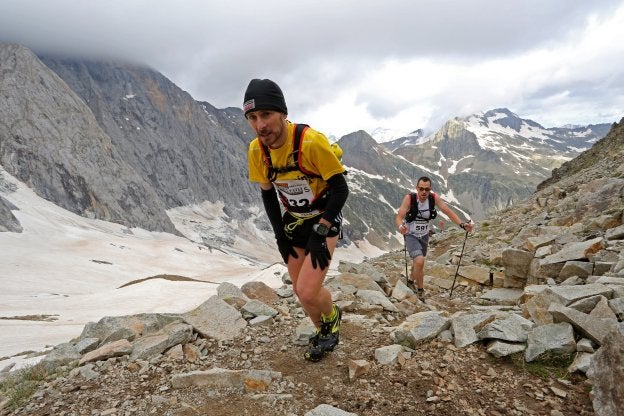 Aventura por los Pirineos. Vicente Herrera, durante el Trofeo Grand Vignemale, carrera de montaña de 45 kilómetros. Tardó 7 horas y 35 minutos