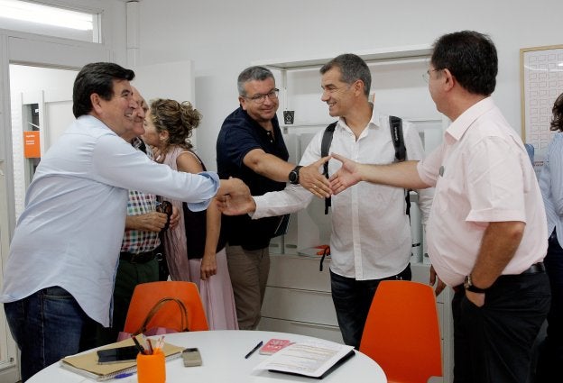 Toni Cantó y otros miembros de Ciudadanos en la reunión del comité autonómico de ayer.