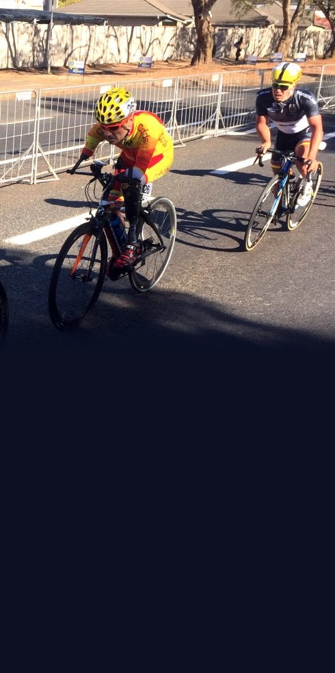 En carrera. Ten por delante de Senska durante la prueba en ruta.