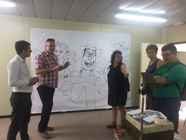 El alcalde de Burjassot, Rafa García, visita los barracones del CEIP San Juan de Ribera.