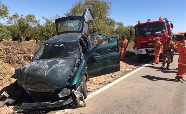 Rescate del coche siniestrado en la CV-470.