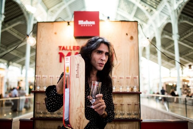 Mario Vaquerizo, maestro en el arte del tiraje de la cerveza.
