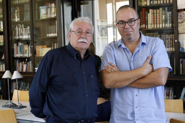 Joaquín Leguina y Rubén Buren, ayer, en la biblioteca Carles Ros de Valencia.