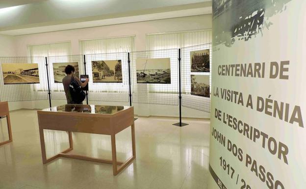 Las fotografías muestran la visión de Dénia del escritor.