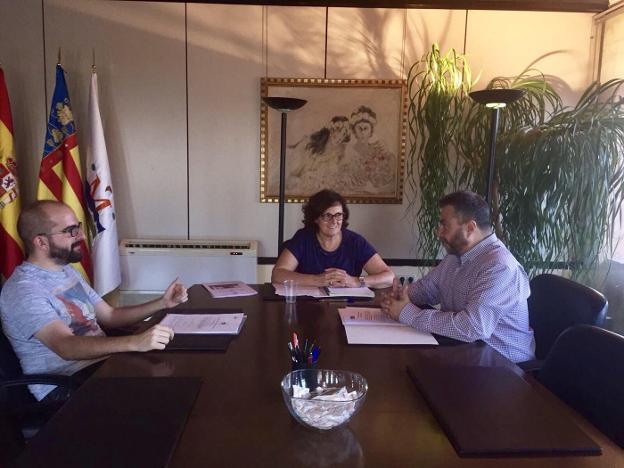 Un momento de la reunión. / lp