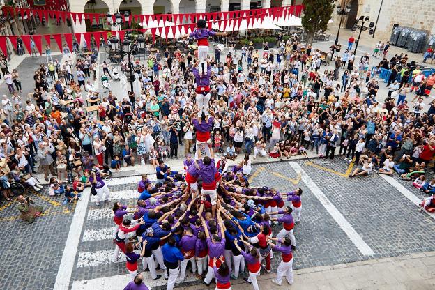 La Muixeranga de La Safor en la plaza Major. / natxo francés