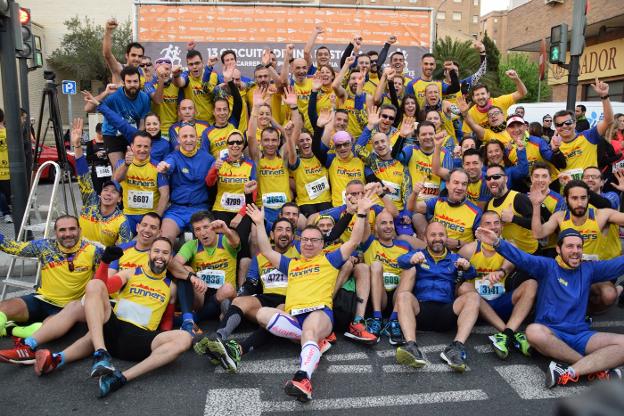 De los más numerosos. Las camisetas amarillas de Runners son de las más vistas en las carreras celebradas en la ciudad. / running cv