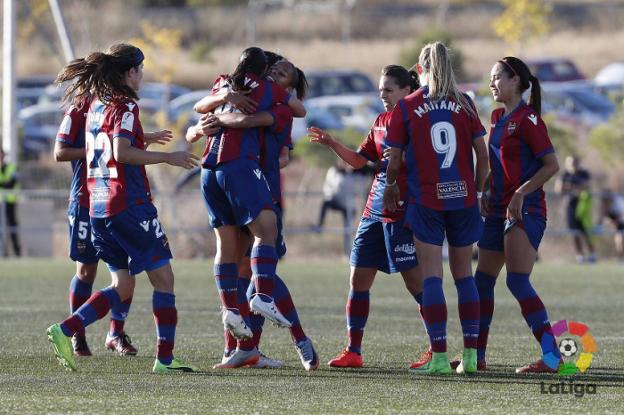 Las jugadoras del Levante celebran uno de los goles ante el Zaragoza. / LALIga