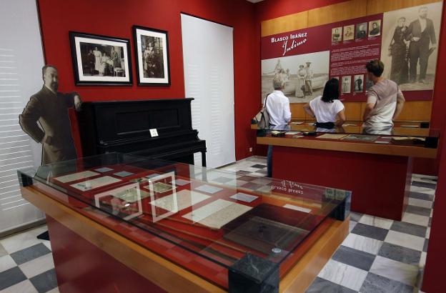Objetos personales del político, periodista y escritor en la Casa-Museo Blasco Ibáñez . / irene marsilla