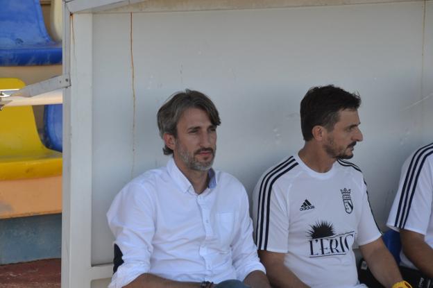 Los dos técnicos dianenses, Juan Carlos Signes y Miguel Ángel Martínez. / Javier zamora