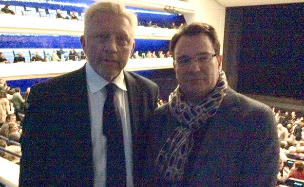 El tenista Boris Becker disfruta de la ópera en el Palau de les Arts