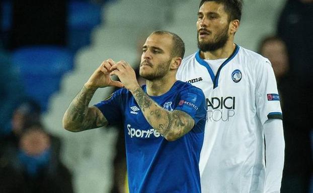 Sandro celebra un gol en un partido de Liga Europa frente al Atalanta en noviembre./EFE