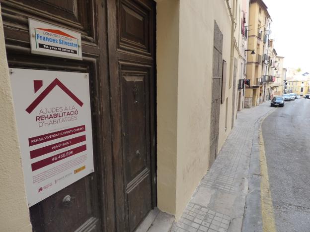 Las licencias para obras han permitido unos ingresos de 416.000 euros a las arcas municipales. / lp
