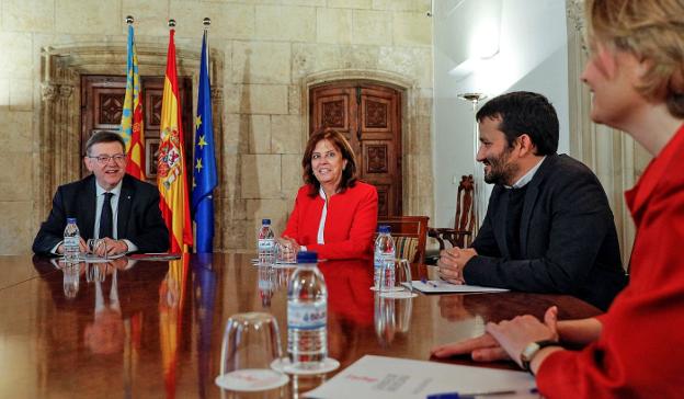 Ximo Puig y Pilar Platero, presidenta de SEPI, ayer con Vicent Marzà y Rosa Mosulén. / EFE/ Manuel Bruque
