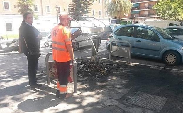 Imagen de un contenedor quemado en Patraix. /