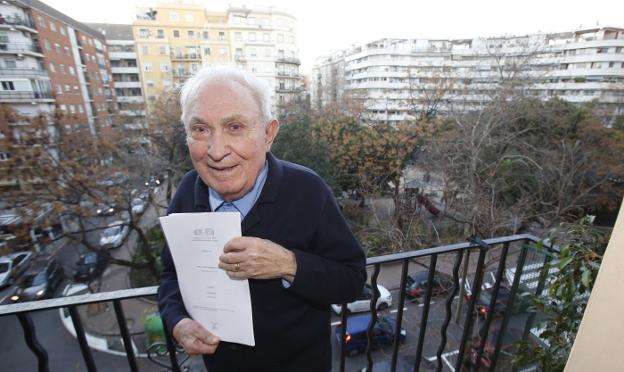 Miguel Cuenca, ayer, en la plaza Xúquer. / juan j. monzó