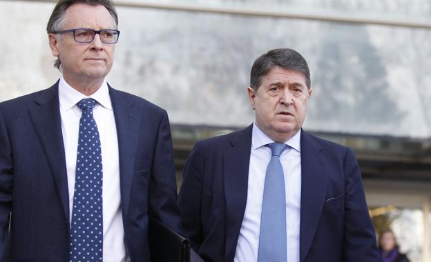 El expresidente de Bancaja José Luis Olivas (dcha). / J. Sánchez