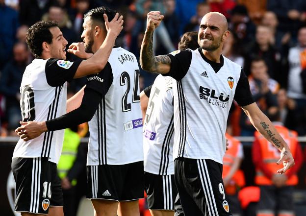 El gesto de explosión de júbilo de Zaza tras su gol al Alavés./ AFP PHOTO/J. JORDáN