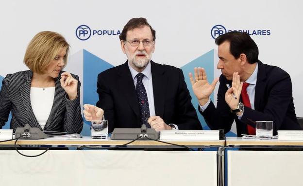 Dolores de Cospedal, Mariano Rajoy y Fernando Martínez-Maillo, durante la reunión del Comité Ejecutivo Nacional./Efe