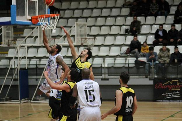 Faith Pope entrando a canasta en el partido disputado el fin de semana ante el Llíria. / bàsquet gandia