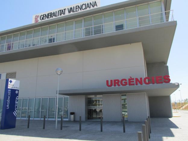 Acceso al servicio de Urgencias del hospital Francesc de Borja de Gandia. / lp