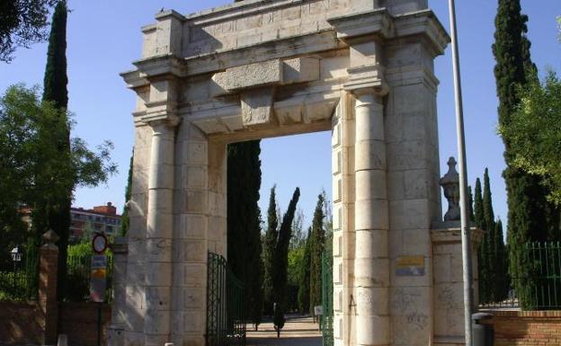 Una de las fachadas actuales de los Jardines del Real, antiguamente Palau Reial.