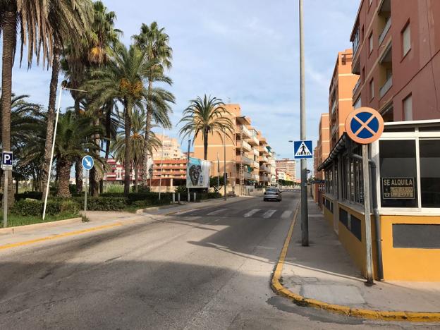 Calle Blasco Ibáñez de la playa de Tavernes, por donde pasará el colector. / lp