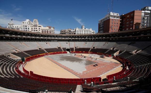 La pista de tenis, sobre la plaza de toros. /Efe