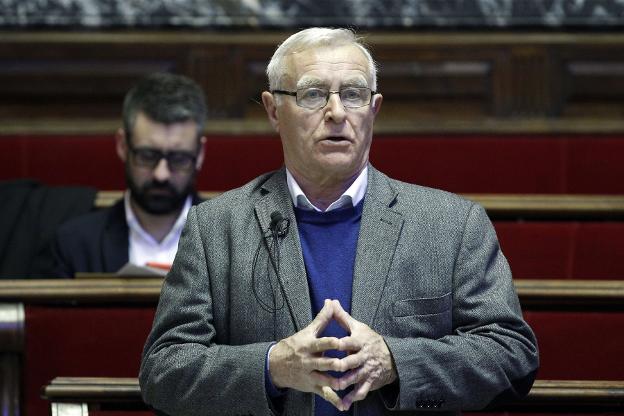 El alcalde de Valencia, Joan Ribó, durante un pleno. / irene marsilla