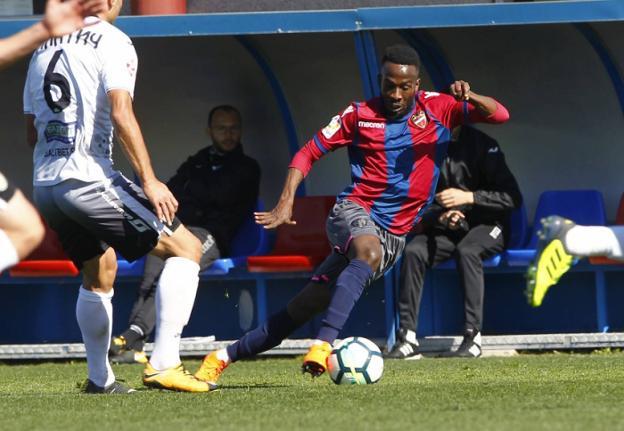 Fahad, durante un amistoso del Levante en la ciudad deportiva de Buñol. / Levante UD