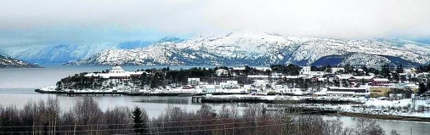 Panorámica de Tysfjord. Distante apenas seis kilómetros de la frontera con Suecia, el pequeño poblado parece un lugar mágico. / afp