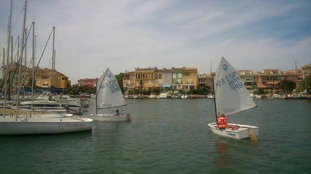 Una jornada de puertas abiertas en el club náutico de Port Saplaya. / lp
