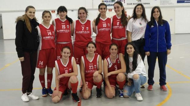 La cadetes del equipo de baloncesto del CD Paidos. / LP