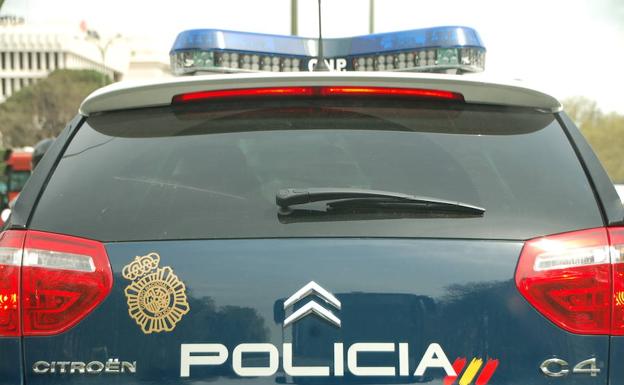 Rompe la mandíbula a su pareja y la encierra junto a su hijo menor durante una reunión de amigos en su casa de Valencia