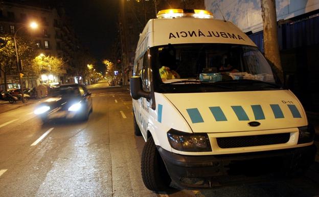 Juzgan a dos hombres por abusar de una mujer en una ambulancia