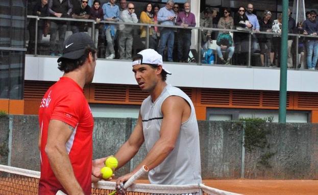 Rafael Nadal y Carlos Moyà entrenando en Valencia./Real Federación Española de Tenis