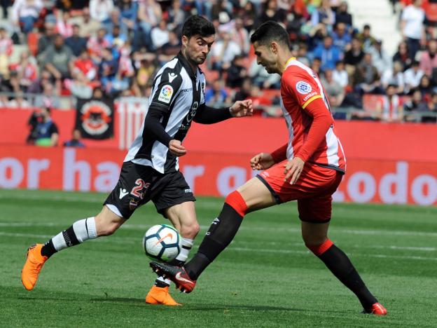 Jason antes de lesionarse en el partido disputado el sábado ante el Girona en Montivili. / EFE/Robin Townsend