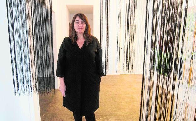 Rosa Santos, en su galería de arte del barrio del Carmen./Damián Torres