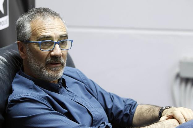 El cineasta Javier Fesser, ayer, en Valencia. / irene marsilla