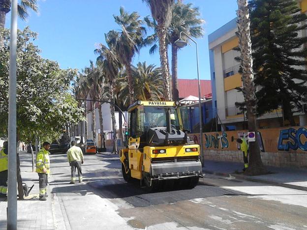 Una de las calles donde se colocan 'lomos de asno' ayer por la mañana. / aa. vv. nazaret